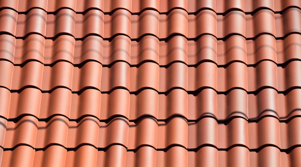 découvrez comment choisir le meilleur matériau de toiture pour assurer durabilité, esthétique et protection optimale de votre maison.